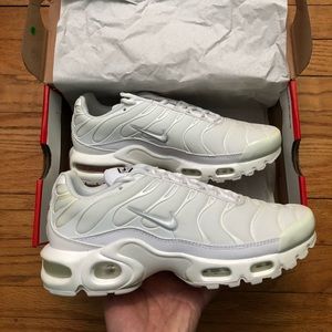 BRAND NEW NIKE WOMEN’S AIR MAX PLUS